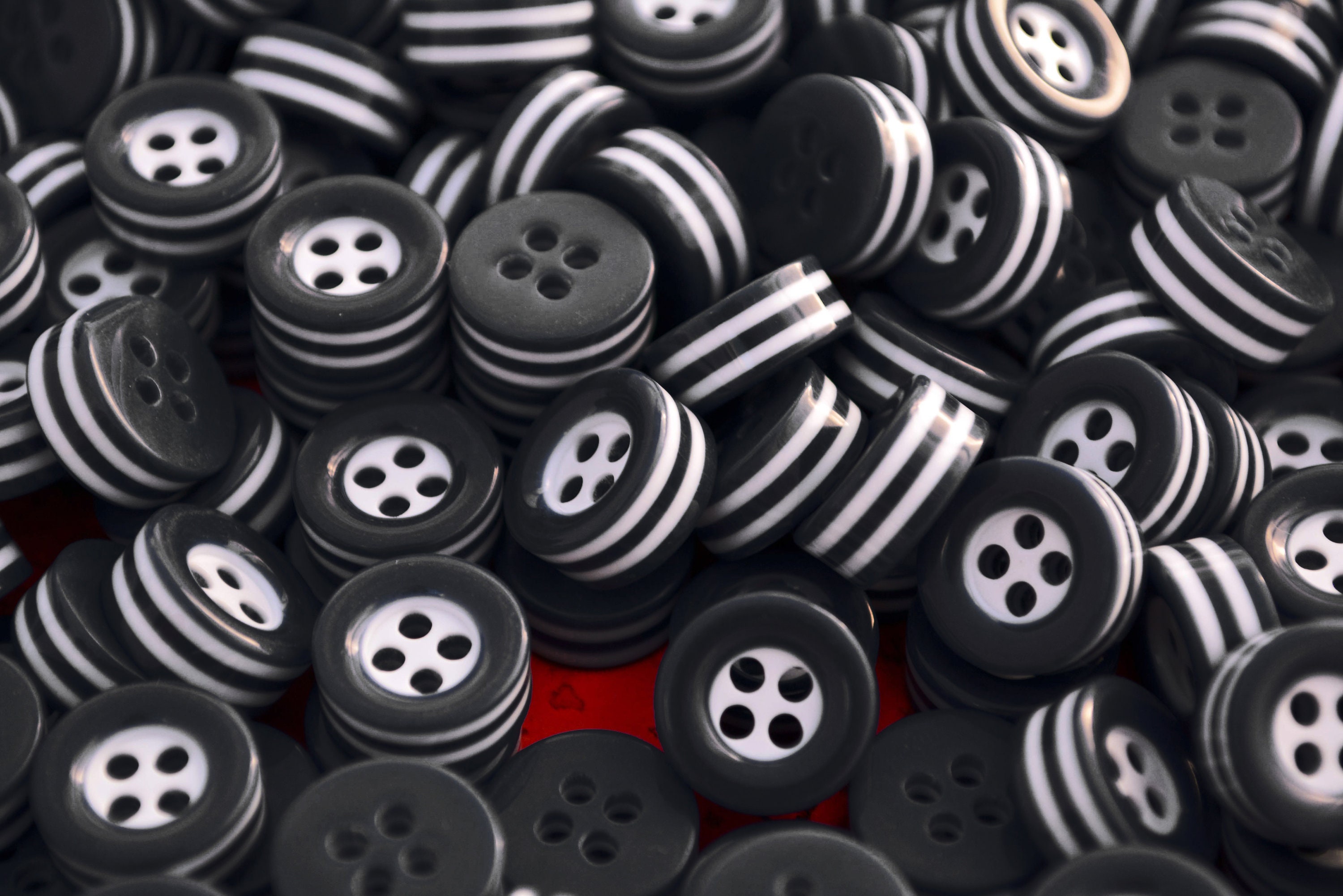  100 botones negros grandes de 5/8 pulgadas para coser