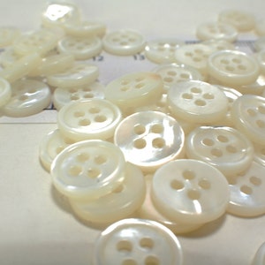 White Genuine Mother of Pearl Buttons Set,22PCS/Pack(16PCS 15MM+6PCS  20MM),2 Holes Bulk Natural MOP Pearl Shell Buttons for DIY Sewing  Crafts,Shirts