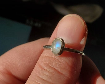 Rainbow moonstone ring. .925 sterling silver. Size 6.5