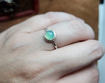 Green chrysoprase ring. Size 7.74 Made of 925 sterling silver.