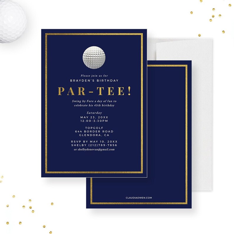 K&ouml;nnte beinhalten: Eine dunkelblaue Einladung mit goldenen Verzierungen und einer wei&szlig;en Golfballgrafik. Die Einladung lautet "Bitte schlie&szlig;en Sie sich uns f&uuml;r Braydens Geburtstagsparty an!" und enth&auml;lt Details f&uuml;r eine Golfparty.