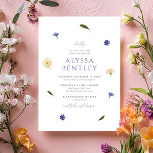 Modelo editável de convite de aniversário floral, convites para festa de noivado floral, convites para festa de primavera no jardim com flores silvestres, cartões para chá de panela