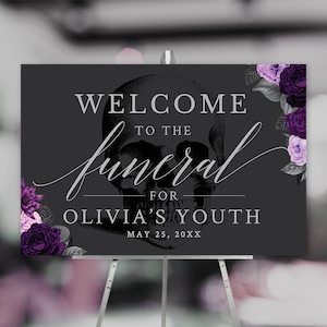 Plantilla de letrero de bienvenida para fiesta de funeral para jóvenes, cumpleaños de funeral RIP 20s 30s 40s Descarga digital, 36 X 24 pulgadas Flores violetas