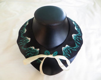 Snowcapped Mountains Collar