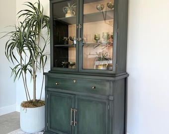 Sold!! Vintage China Cabinet/ Display case