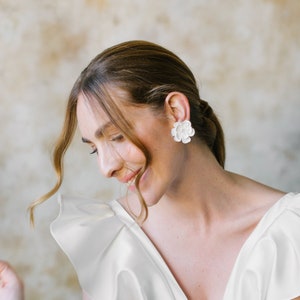 Bridal clip-on earrings with pretty porcelain flowers Floriana image 1