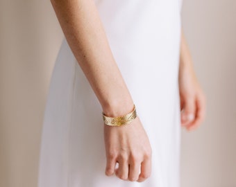 Hammered cuff bracelet with cut-out foliage "Folia"