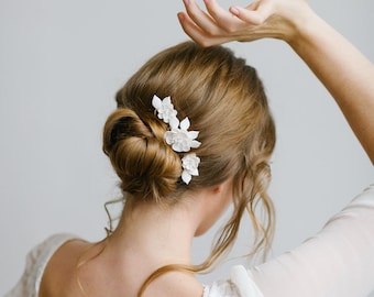 Bridal hair combs with pretty porcelain flowers and petals "Mina