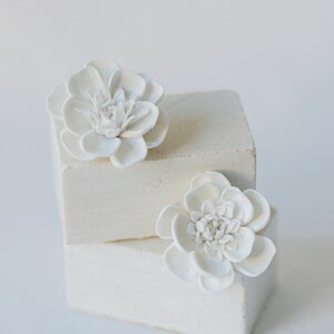 Bridal clip-on earrings with pretty porcelain flowers Floriana image 2