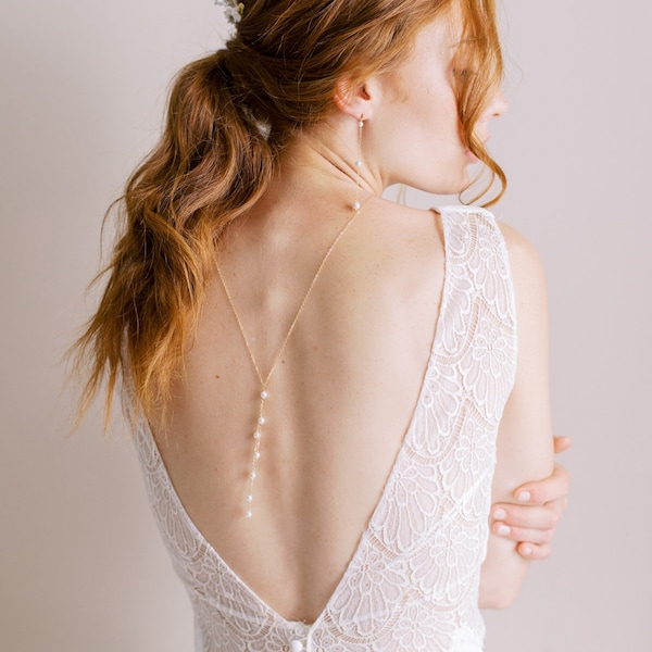 Bridal necklace with back jewel and multitude of pearly pearls "Perlina"