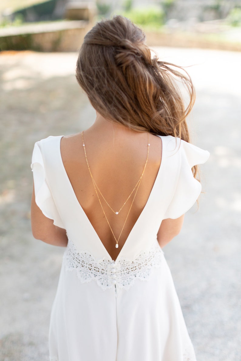 Collier bijou de dos de mariée avec jolies gouttes nacrées Mia image 1