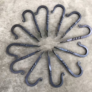 J Haken, geschmiedeter Haken, Pflanzenaufhänger, gebrannte Schnurrhaarschmiede, Schmiedhaken, handgeschmiedet, Kleiderbügel, verdreht, Set von 12 Haken, Vorteilsbündel