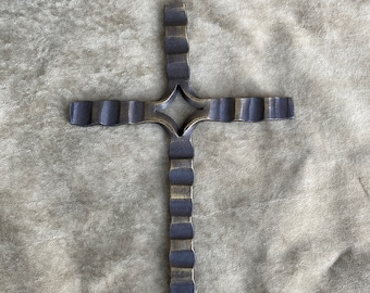 Handgeschmiedetes Kreuz, christliche Kunst, Kruzifix, gebrannte Schnurrhaarschmiede, Schmiedekunst, Eisernes Kreuz, Wandbehang, Wandkreuz, christliches Kreuz, Eisen
