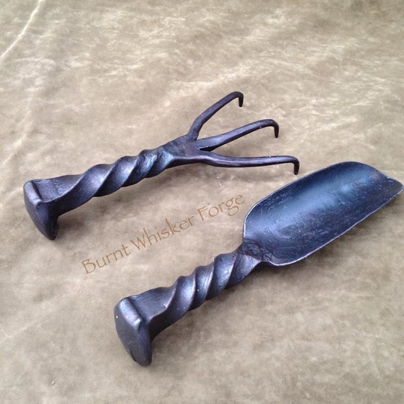 Garden Tools Handforged Iron Spring Garden Rake and Trowel