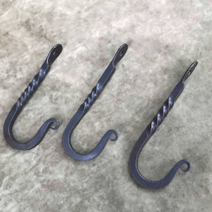 J-Haken, geschmiedeter Haken, Pflanzenhänger, Gebrannte Whisker-Schmiede, Schmiedhaken, handgeschmiedet, Kleiderbügel, gedreht, Set mit 3 Haken, Schmiedaufhänger