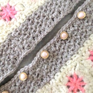 Housse de coussin bohème au crochet gris rose écru image 4