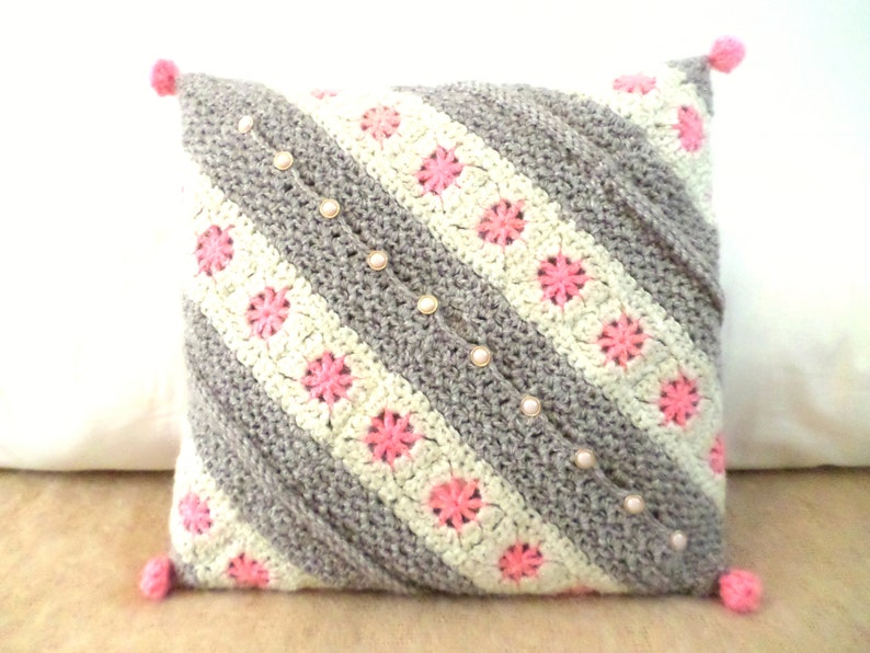 Boho cushion cover with ecru pink gray hook image 3