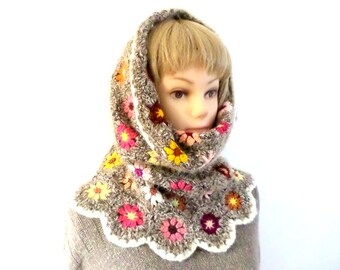 Crochet hooded snood, beige mottled grey and multicolored flowers - Shoulder covers