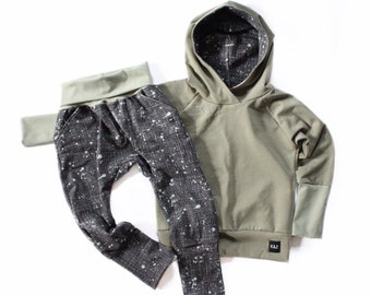 Jogginganzug Outfit für Kinder, Zurück zu Schul Outfit, handgemachte Kleidung, Neutrale Kinderkleidung, Farbspritzerhose, individuelle Kleidung für Babys