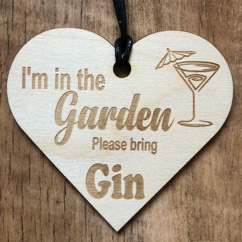 Quirky Stocking Stuffers, I'm in the garden please bring gin Wooden Plaque Gift © UKGIFTSTOREONLINE | etsy.com
