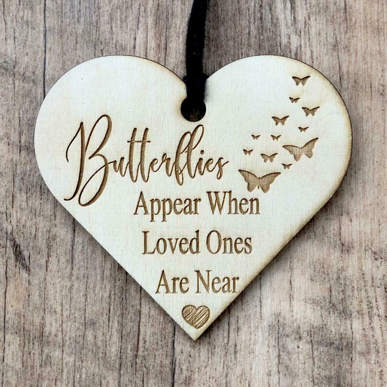 Butterflies Appear Loved Ones Quote – Shabby Chic Ceramic Heart Plaque / Sign (cr90)