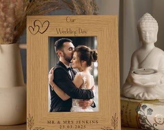 Marcos de fotos de madera personalizados con grabados para bodas, cualquier mensaje, varios tamaños y corazones.