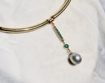 Natural Tahitian silver pearl with golden rigid choker, a green tourmaline cabochon and tiny emerald beads