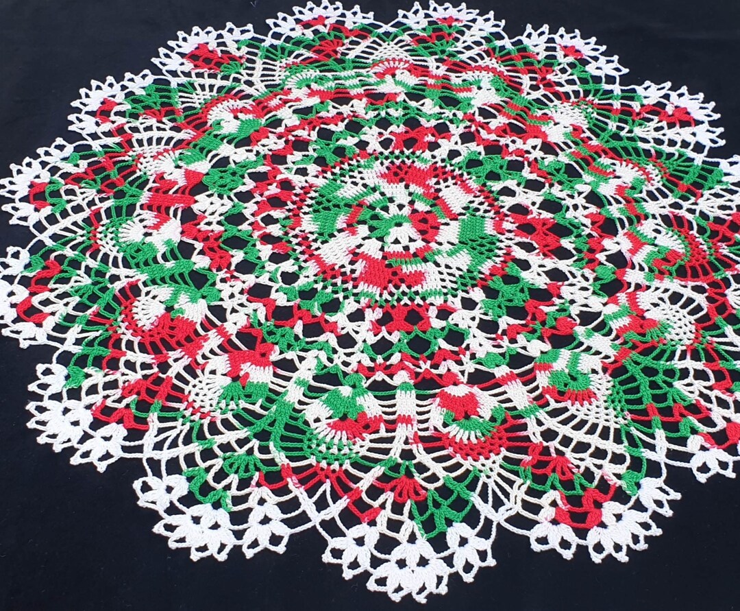 Christmas Crochet Doily/ Round Crochet Doily/ Red Crochet Doily/ Christmas Table Etsy