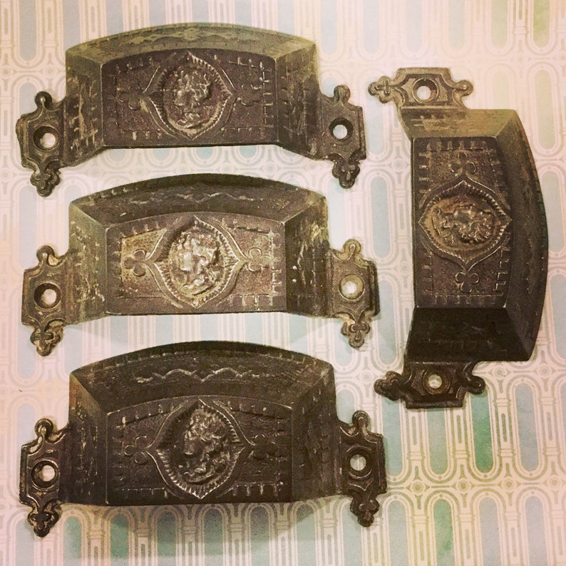 Antique Cameo Lamont