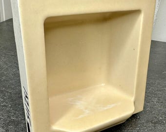 Vintage Beige Ceramic Recessed Wall-Mount Soap Dish – Classic Mid-Century Bathroom Fixture