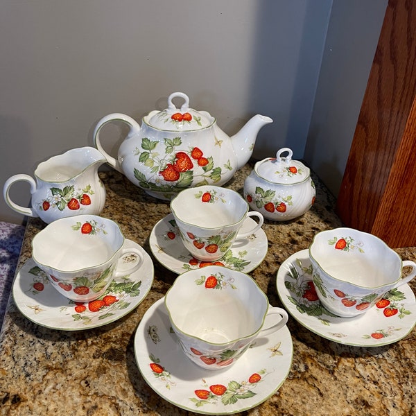 Vintage Queens “Virginia Strawberry” Tea Set