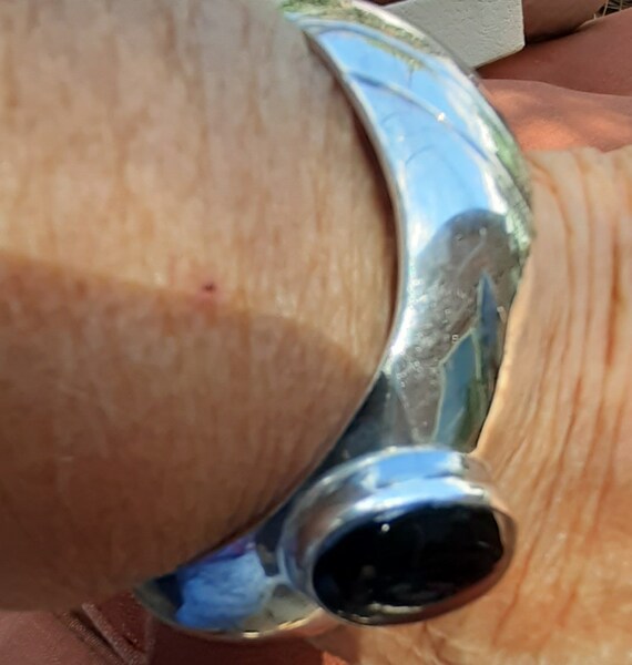 Silver and onyx cuff bracelet by C/J NEZ - image 2