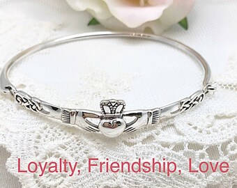 Sterling Claddagh keltisk knut oval armring med gångjärn, Claddagh sterling armring i en storlek, keltisk present till flickvän, irländsk mammapresent, kärleksarmband