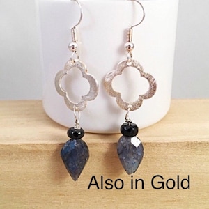 Labradorite blu trifoglio di spinello nero orecchini pendenti, orecchino di trifoglio d&#39;argento o d&#39;oro blu Labradorite, orecchino quatrefoil labradorite blu