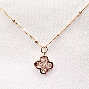Petit collier de trèfle pavé d&#39;or CZ, collier de trèfle pavé, collier d&#39;or de trèfle, collier de trèfle CZ, tour de cou de trèfle pavé CZ