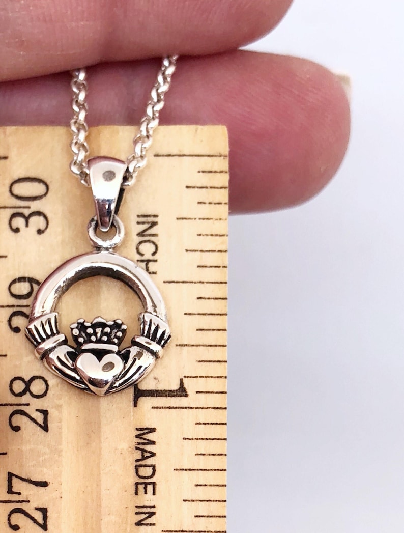 Kleine Keltische Claddagh Sterling zilveren ketting, zusters Claddagh choker, Keltische vriendschap ketting, klassieke Ierse liefde ketting afbeelding 4