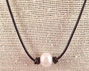 Collar de cuero con perlas blancas, collar negro con perlas anudadas, perla blanca y cuero marrón, perla de agua dulce en cinco opciones de cuero