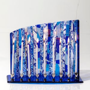 Blaue und weiße Menorah, Kunstglas Menorah, handgemacht, Kunstglas, Judaica, Hanukah, jüdische Feiertage, jüdisches Hochzeitsgeschenk, jüdische Kunst,