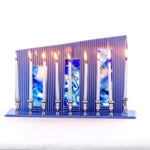 Fenster Art Glas Menorah, blau und weiß Menorah, Kunstglas Menorah, handgemacht, Kunstglas, Judaica, Hanukah, jüdische Feiertage, Unikat