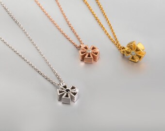 Minimalistische Blumen Halskette,3D Blumen Anhänger,Moderner Design Anhänger,Massive Gold Halskette,Elegante Kette,Weiß oder Schwarz CZ,Feiner Schmuck