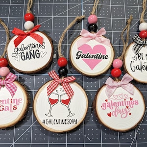 Galentine's Day Geschenkidee, Galentine Ornament, Valentinstag Baum Dekor, Mini Holzscheibe Ornament, Galentine Gang, Galentine Gals Wertschätzung
