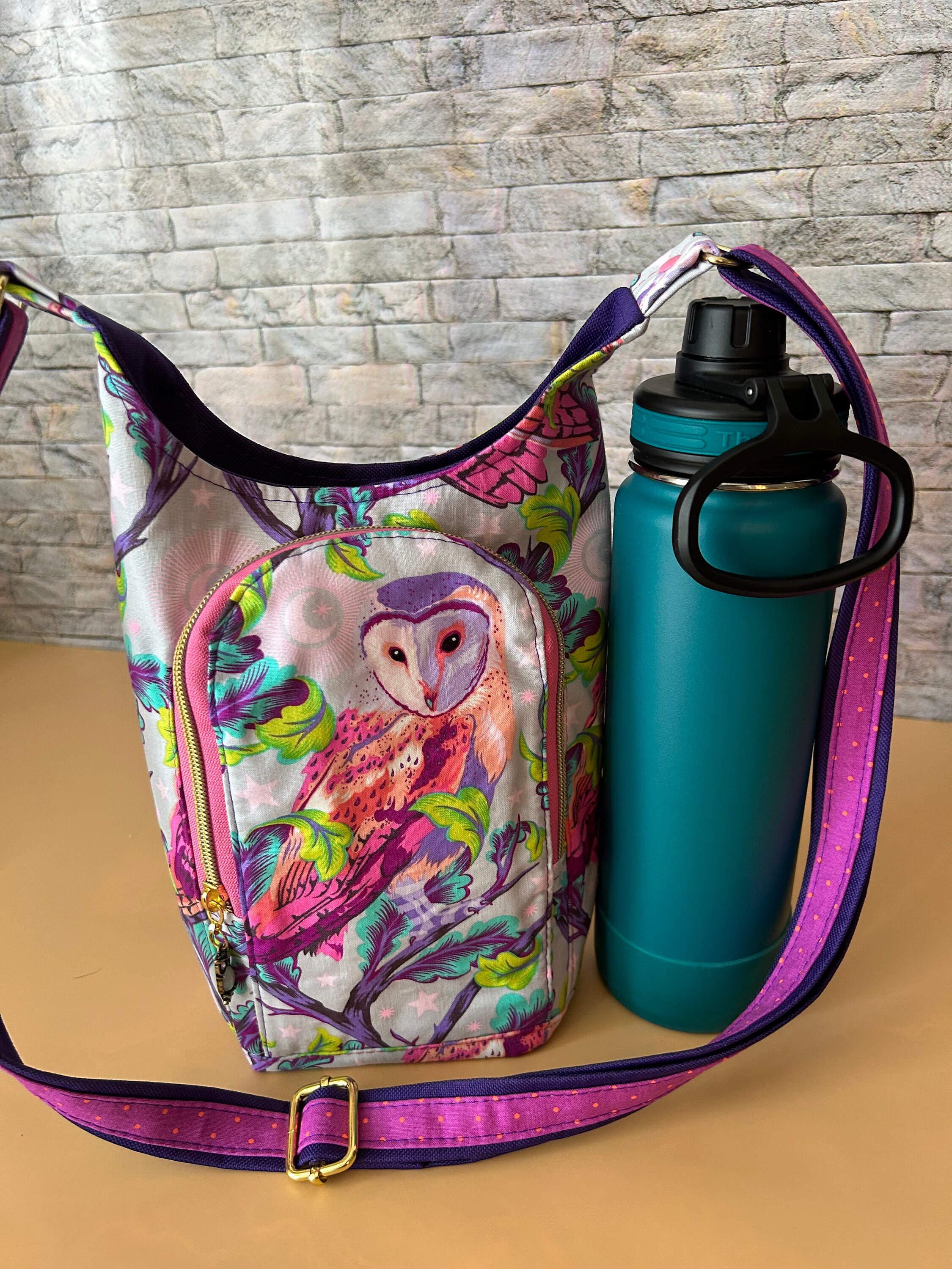 mcoconvi Water Bottle Holder with Strap, Water Bottle Carrier Bag Sling Bag  32 Oz, Bottle Pouch Holder with Pockets, Sports Water Bottle Accessories
