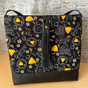 BEE GRATEFUL, Over the Shoulder Bag