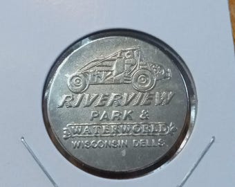 Riverview Park & Waterworld Wisconsin Dells Good Luck Souvenir Medal 1-1/8"