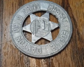 Mabel Eddie Dayton Ohio 1941 Aluminum Token 1-5/16" Star In Center With Flag