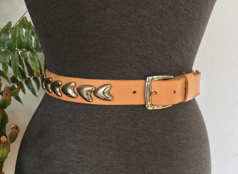 80s heart studded light tan genuine leather belt silver toned metal love heart studs rock and roll chick western cowboy small vintage