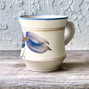 Tazza in ceramica John Eagle Studio, tazza in ceramica australiana realizzata a mano con design floreale, firmata, gres vintage