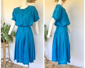 80 blue linen vintage day dress sky blue shirt sleeve full pleated skirt button to waist Japanese made