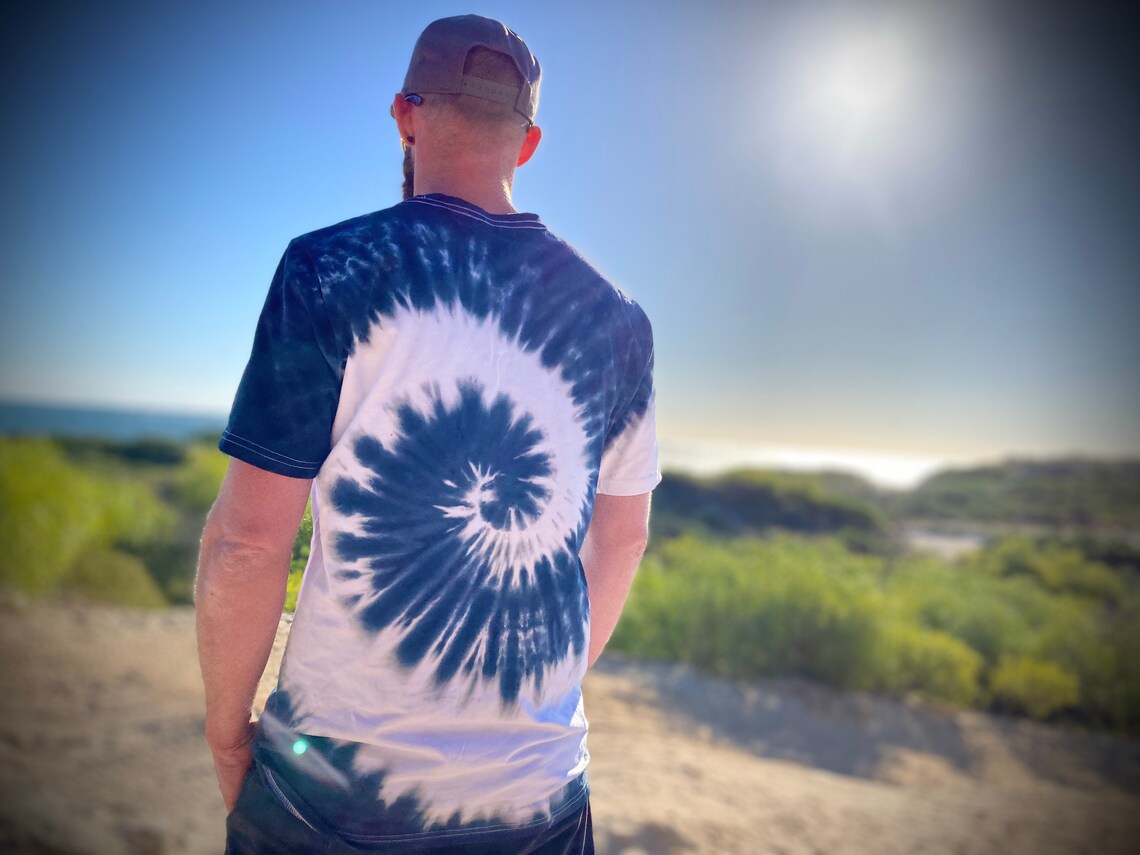 how to make a black and white tie dye shirt