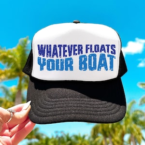 Quel que soit le flotteur de votre bateau SVG/PNG, Lake Boat Summer Party Trucker Hat Design Téléchargement instantané Couper le fichier Clipart Sublimation